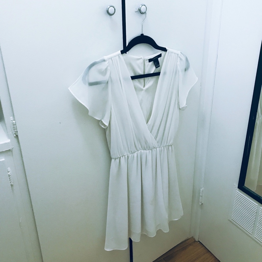 Forever 21 ▪️ flowy white chiffon surplice dress